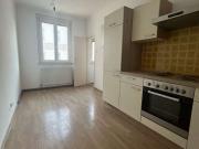 Helle 2 Zimmerwohnung mit franz. Fenstern und viel...