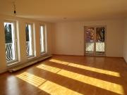 Helle 3 Raum Wohnung mit Balkon und Einbauküche in...