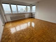 Helle 3 ZI Wohnung mit Aussicht und Autoabstellplatz