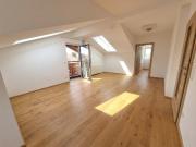 Helle 3 Zimmer Dachgeschosswohnung mit Balkon und bester...