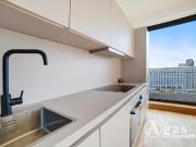 Helle 3 Zimmer Dachgeschosswohnung mit ca. 88m², EBK,...