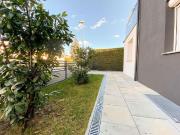 Helle 3 Zimmer Gartenwohnung mit Carport