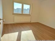 Helle 3 Zimmer Wohnung mit Balkon, TG Stellplatz & Aufzug