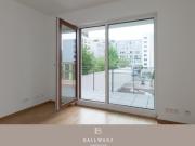 Helle 3 Zimmer Wohnung mit EBK, Balkon und Loggia