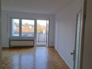 Helle 3 Zimmer Wohnung mit Einbauküche und Balkon in...