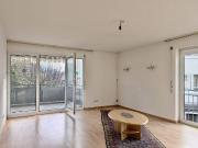 Helle 3 Zimmer Wohnung mit überdachtem Balkon