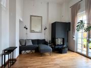 Helle 4 Raum EG Wohnung mit Terrasse, Kamin und Garten