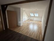 Helle 4 Zimmer DG Wohnung | 2 Bäder | große Wohnküche |...