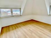 Helle 4 Zimmer DG Wohnung in Stuttgart Ost