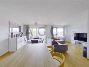 Helle, durchgehende 4 Zimmer Wohnung