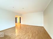 Helle 4 Zimmer Wohnung mit herrlichem Balkon mitten in...