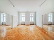 Helle, sanierungsbedürftige 4 Zimmer Wohnung, Nähe...