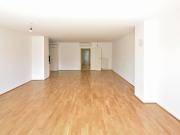 Helle 5 Zimmer Wohnung mit Westbalkon, Klimaanlage und...