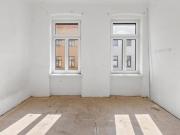 Helle Altbauwohnung inklusive Balkon sanierungsbedürftig