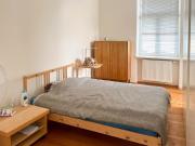 Helle Altbauwohnung mit Balkon und Wohnküche in bester Lage