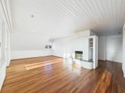 Helle Attikawohnung mit Cheminée und grossem Balkon