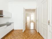 Attraktive 4 Zimmer Altbauwohnung I Erstbezug mit Balkon