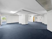 Helle Büroräume im Attikageschoss