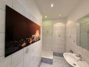 Helle bezugsfreie 2 Zimmer Wohnung mit Westbalkon in Top...