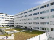 Helle Büro oder Werkstattflächen mit Rampe