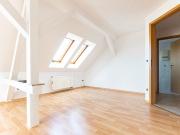 Helle Dachgeschoss Wohnung