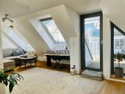 Helle Dachgeschosswohnung, 2 Terrassen nahe U1...
