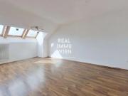 Helle Dachgeschoßwohnung in 1220 Wien: 2 Zimmer,...