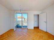 Helle Dachgeschoßwohnung mit 3 Zimmern und Terrassen in...