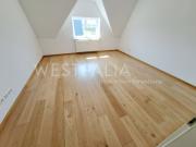 Helle Dachgeschosswohnung mit Balkon