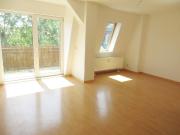 helle Dachgeschosswohnung mit Balkon