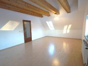 Helle Dachgeschosswohnung mit Charme im Zentrum von...