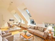 Helle Dachgeschosswohnung mit Charme und viel Freifläche