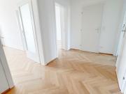 Helle Dachgeschosswohnung mit ruhiger Loggia und...