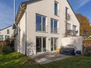 Helle Doppelhaushälfte mit viel Platz auf drei Ebenen