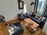 Helle Ein Zimmer Wohnung mit Balkon