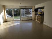 Helle, geräumige 117qm mit zwei Balkonen, Schwimmbad, Sauna