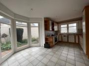 Helle, großz. EG Whg. 3 ZKB Gä. WC EBK, gr. Garten,...