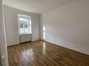 Helle, großzügige 4 Zimmer Wohnung in zentraler Lage!