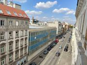 Helle, großzügige Wohnung eines stilvoll sanierten...