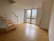 Helle Maisonette Wohnung mit zwei Bädern und Balkon