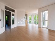 Helle, modernisierte 3 Zimmer Wohnung mit großem Balkon...