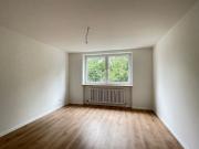 Helle renovierte 2,5 Zimmer Wohnung mit Loggia im...