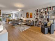 Helle renovierte 6 Zimmer Wohnung mit großen Balkonen