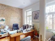 Helle sanierungsbedürftige 2 Zimmer Altbauwohnung in...