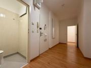 Helle unbefristete 3 Zimmer Wohnung mit Balkon in grüner...