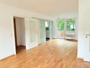 Helle und bezugfreie 3 Zimmer Wohnung mit großem Balkon...