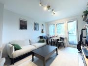 Helle und charmante 2 Zi Wohnung mit Balkon in... Helle und charmante 2 Zi Wohnung mit Balkon in...