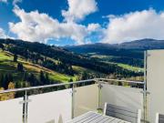 Bright and spacious 4.5 room penthouse apartment in a...