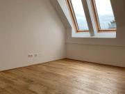 helle und gut geschnittene 2 Zimmer DG Wohnung mit Balkon 27