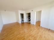 Helle, unvermietete 2 1/2 Zimmer Wohnung mit Balkon und...